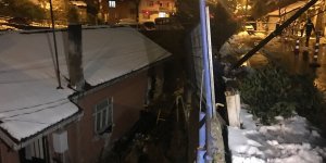 Sarıyer'de yol çökmesi nedeniyle 2 bina tahliye edildi