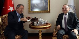 Milli Savunma Bakanı Akar'a sürpriz doğum günü kutlaması