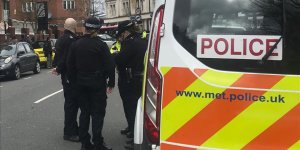 Londra'da cuma namazı sırasında çekiçli saldırı