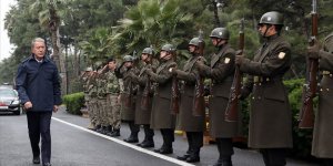 Hulusi Akar ve komuta kademesi Suriye sınırının sıfır noktasında..