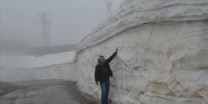 Nisan ayında 5 metre kar görenleri şaşırttı!