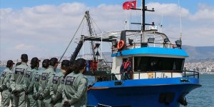 'Birlik Operasyonu'nun yapıldığı balıkçı teknesi İzmir'e getirildi