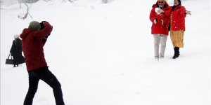 Uludağ'ın ziyaretçilerine baharda kar sürprizi