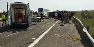 İşçileri taşıyan midibüs devrildi: 5 ölü, 12 yaralı