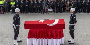 Şehit polisi son yolcuğuna meslektaşları uğurladı