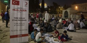 Türk Kızılay Mescid-i Aksa'da iftar verdi
