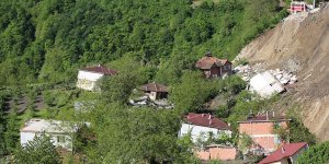Ordu'da heyelanlı bölgedeki 15 ev yıkıldı