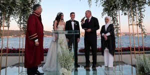 Cumhurbaşkanı Erdoğan Mesut Özil’in nikah şahidi oldu