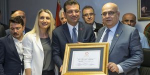 Ekrem İmamoğlu mazbatasını aldı!