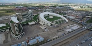 Erzurum Şehir Hastanesi hizmete açılmak için gün sayıyor