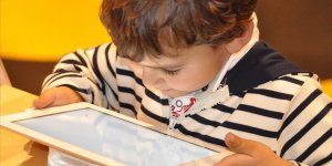 Ailelere yaz tatilinde 'dijital dünya' ile ilgili uyarılar