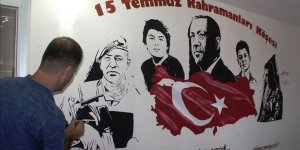 Duvarlara 15 Temmuz kahramanlıklarını resmediyor