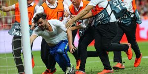 UEFA Süper Kupa maçında sahaya atlayan şahıs adliyeye sevk edildi