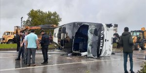 Çanakkale'de yolcu otobüsü devrildi