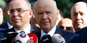 Bahçeli, Bakan Soylu'yu büyükşehir belediyeleriyle ilgili tebrik etti