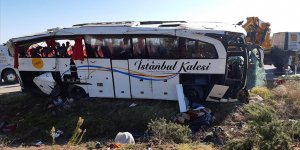 Afyonkarahisar'da yolcu otobüsü devrildi: 1 ölü, 40 yaralı