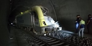 Bilecik'te kılavuz tren tünelde raydan çıktı: 2 ölü