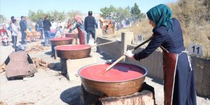 Salça kazanları 'kardeşlik' için kaynıyor