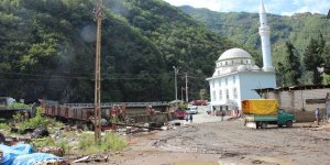 Artvin'de yağıştan zarar gören ev ve iş yerlerinde onarım çalışmaları sürüyor