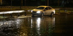 İstanbul'da kuvvetli fırtına ve sağanak hasara yol açtı