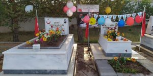 Şehit Bedirhan bebeğin mezarı balonlarla süslendi