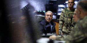 Bakan Akar askerlere seslendi: Her an her şey olabilir!