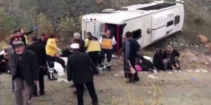 Ankara-Bala kara yolunda servis aracı devrildi