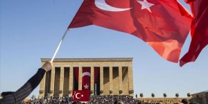 'Anıtkabir'e ziyaretçi akını'