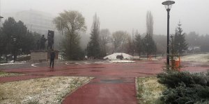 Başkentte mevsimin ilk karı yağdı!