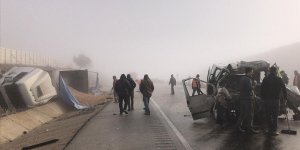 Kastamonu'da tır ile panelvan çarpıştı: 3 ölü, 2 yaralı