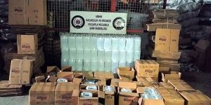Adana'da 'antifrizli cam suyu' yazılı kolilerde bin litre etil alkol ele geçirildi!