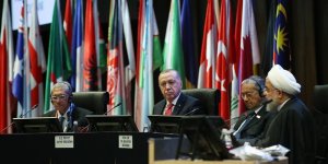 Cumhurbaşkanı Erdoğan: Milli paralarla ticaret meselesi aciliyet kazanmıştır