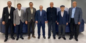 Bakan Varank'tan yerli otomobil sürprizi