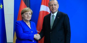 Erdoğan ile Merkel Libya'daki gelişmeleri görüştü