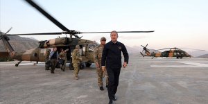Akar ve TSK'nin komuta kademesi Suriye sınırında