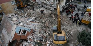 Bahçelievler'de çöken binanın enkazı kaldırıldı