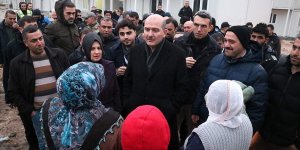 Bakan Soylu konteyner kentteki depremzedeleri ziyaret etti