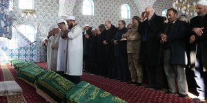 Depremde hayatını kaybedenler için cenaze töreni düzenlendi