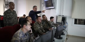 Bakan Akar ve kuvvet komutanları İdlib'deki harekat için sınırın sıfır noktasında