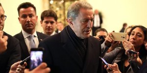 Akar: Meşru müdafaa kapsamındaki hedefimiz birliklerimize saldıran rejim askerleri ve unsurlarıdır