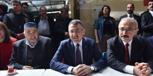 Cumhurbaşkanı Yardımcısı Fuat Oktay, Mersin'de esnafı ziyaret etti