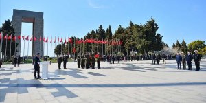 'Çanakkale Şehitler Abidesi'nde tören'