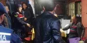 Mersin'de kıraathaneye dönüştürülen evdeki 9 kişiye para cezası
