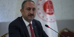 Adalet Bakanı Gül: Bugünden itibaren cezaevlerinde görev yapan personel evlerine gönderilmeyecek
