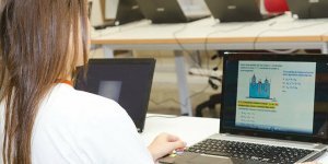 Üniversiteler uzaktan eğitim sürecine adapte olmaya çalışıyor