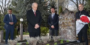 Bahçeli, Alparslan Türkeş'in anıt mezarını ziyaret etti!