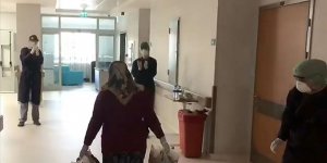 Sivas'ta koronavirüs tedavisi gören 19 hasta alkışlarla taburcu edildi