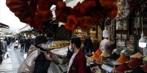 İstanbul'da sokağa çıkma kısıtlaması öncesi alışveriş yoğunluğu