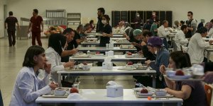 Ankara Şehir Hastanesi çalışanları ilk iftarı görev başında yaptı