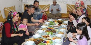 Türkiye'de ilk iftar Hakkari'de yapıldı